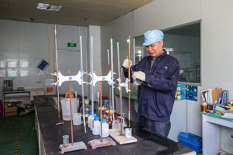 Kimia Pengembangan Bahan Baku实验室