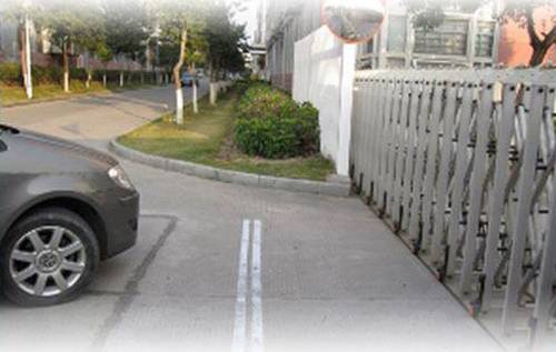 无线射频识别泊车系统是一种自动停车系统